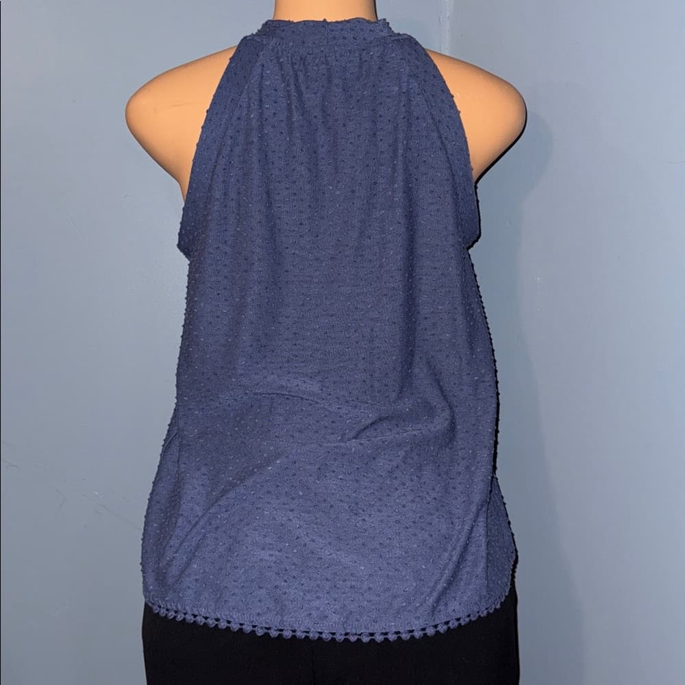 Chic Textured Halter Top – Perfect for Any Occasion, Size Small