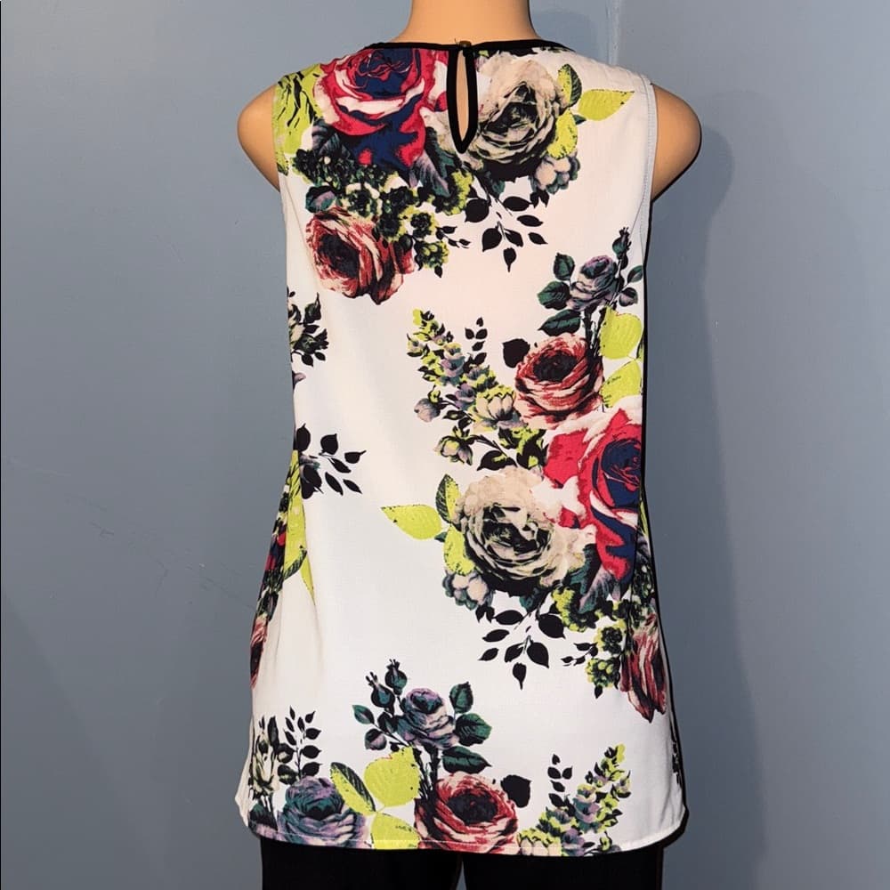 Sunny Girl Floral Sleeveless Top – Size M