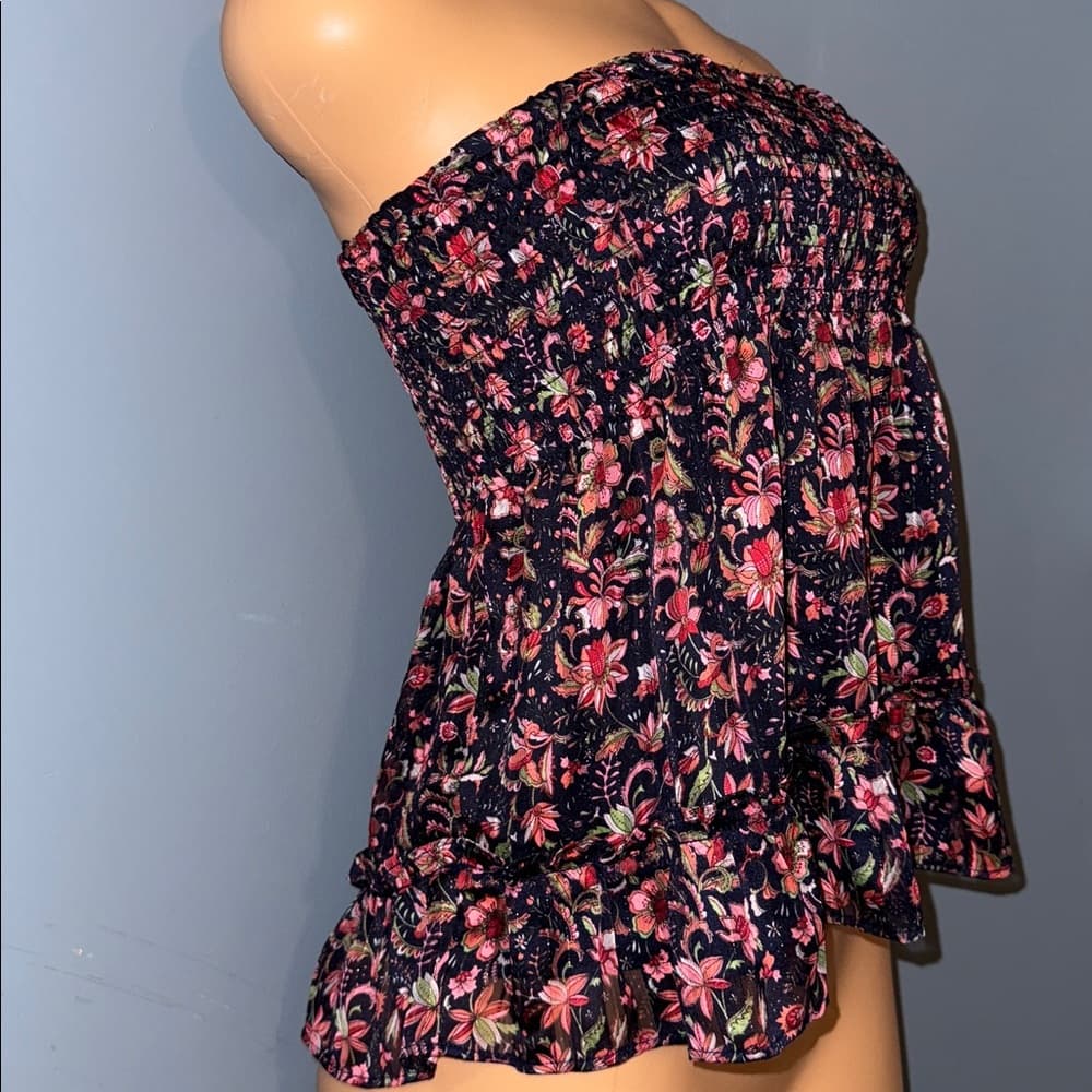 Floral ruffled top