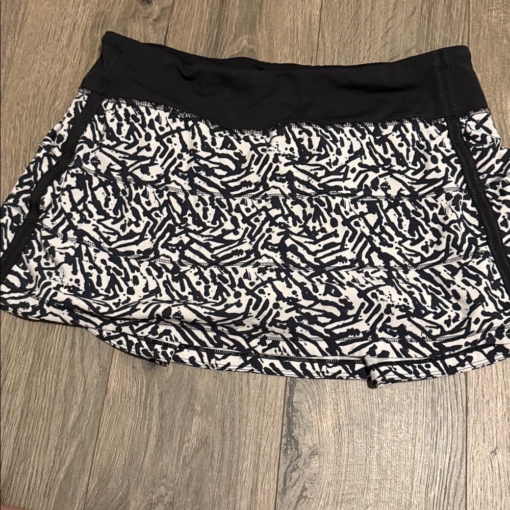 Lululemon Women's Black & White Patterned Active Skort size 8