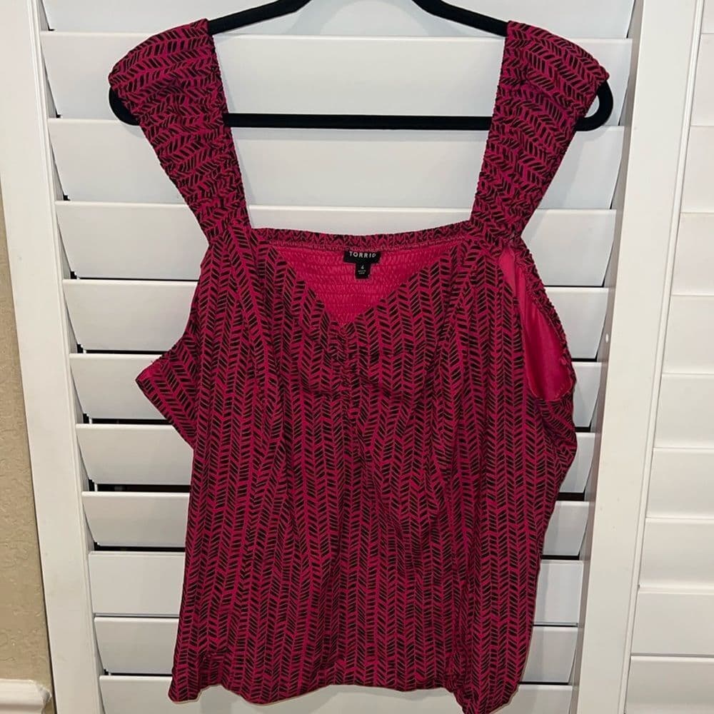 Torrid Challis Smocked Crop Top size 4 NWT