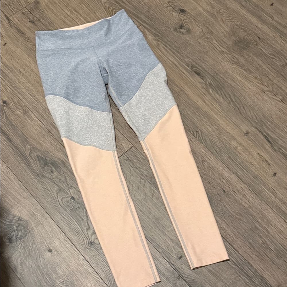 Outdoor Voices Colorblock Leggings in Gray and Peach size small