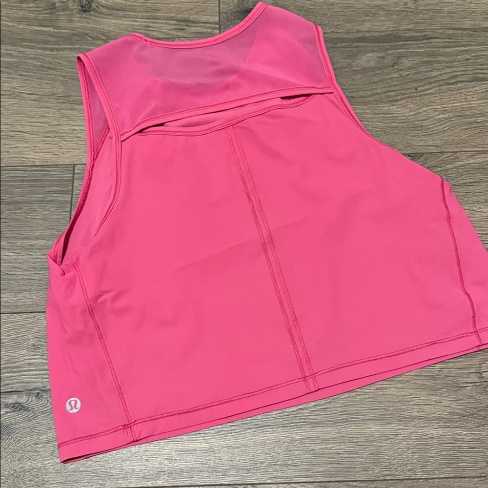 Lululemon Bright Pink Sleeveless Crop Tank 17.5" across size 4