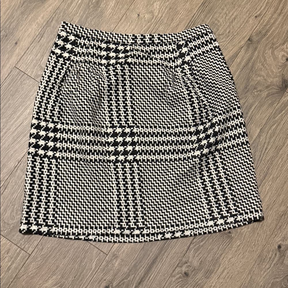 Les Copains Black and White Checkered Mini Skirt