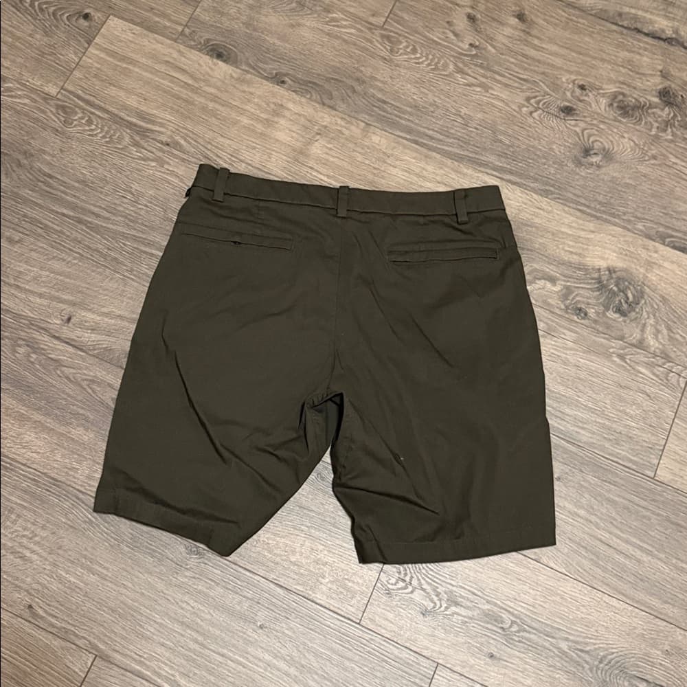 lululemon athletica Men's Dark Green Flat Front Shorts