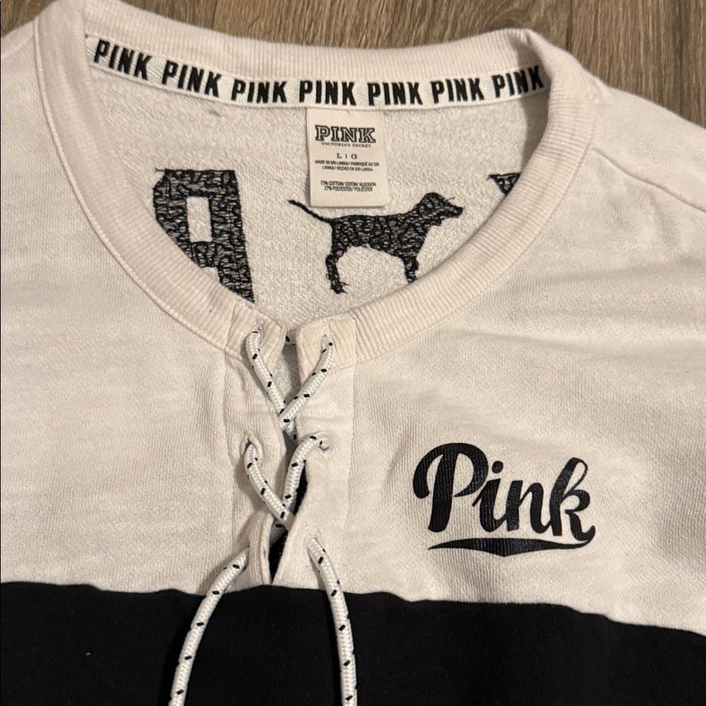 VS PINK Lace-Up Pullover Sweatshirt in Black and White size large 23"+ p2p