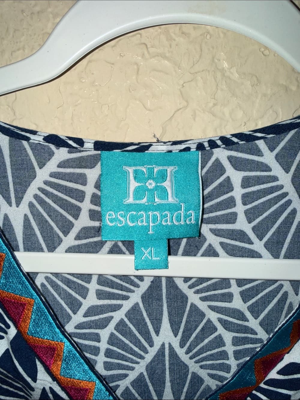 escapada Kauai Embroidered Joana Tassel Top xl
