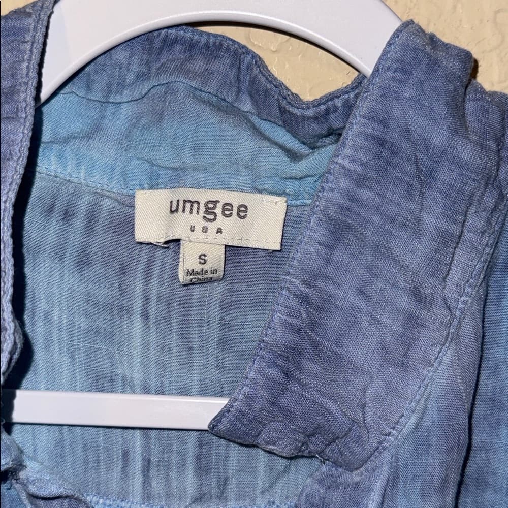 Umgee Light Blue Washed Button-Up Shirt size small