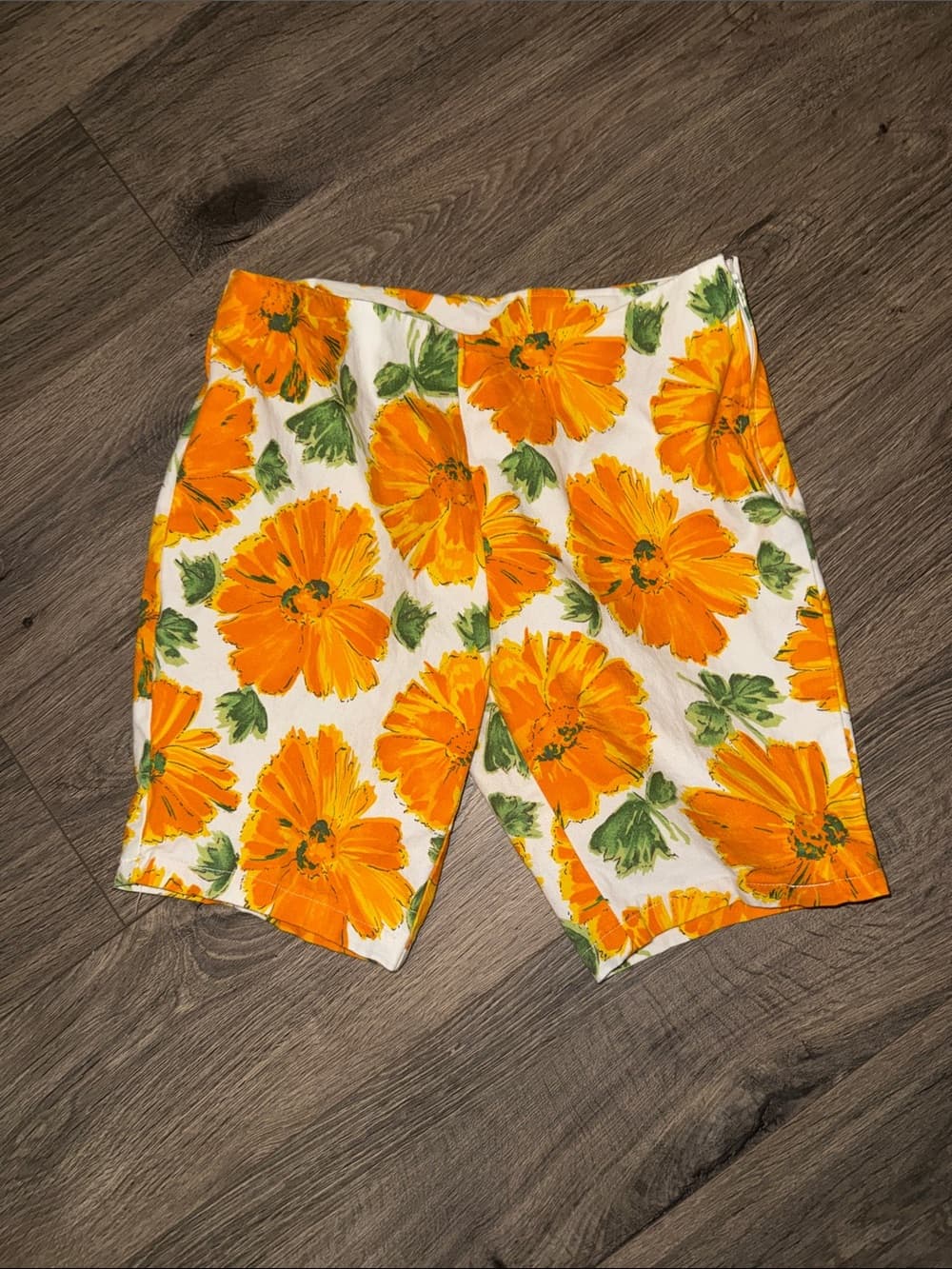 United Colors Of Benetton Yellow Floral Stretch Shorts vintage vibes 38