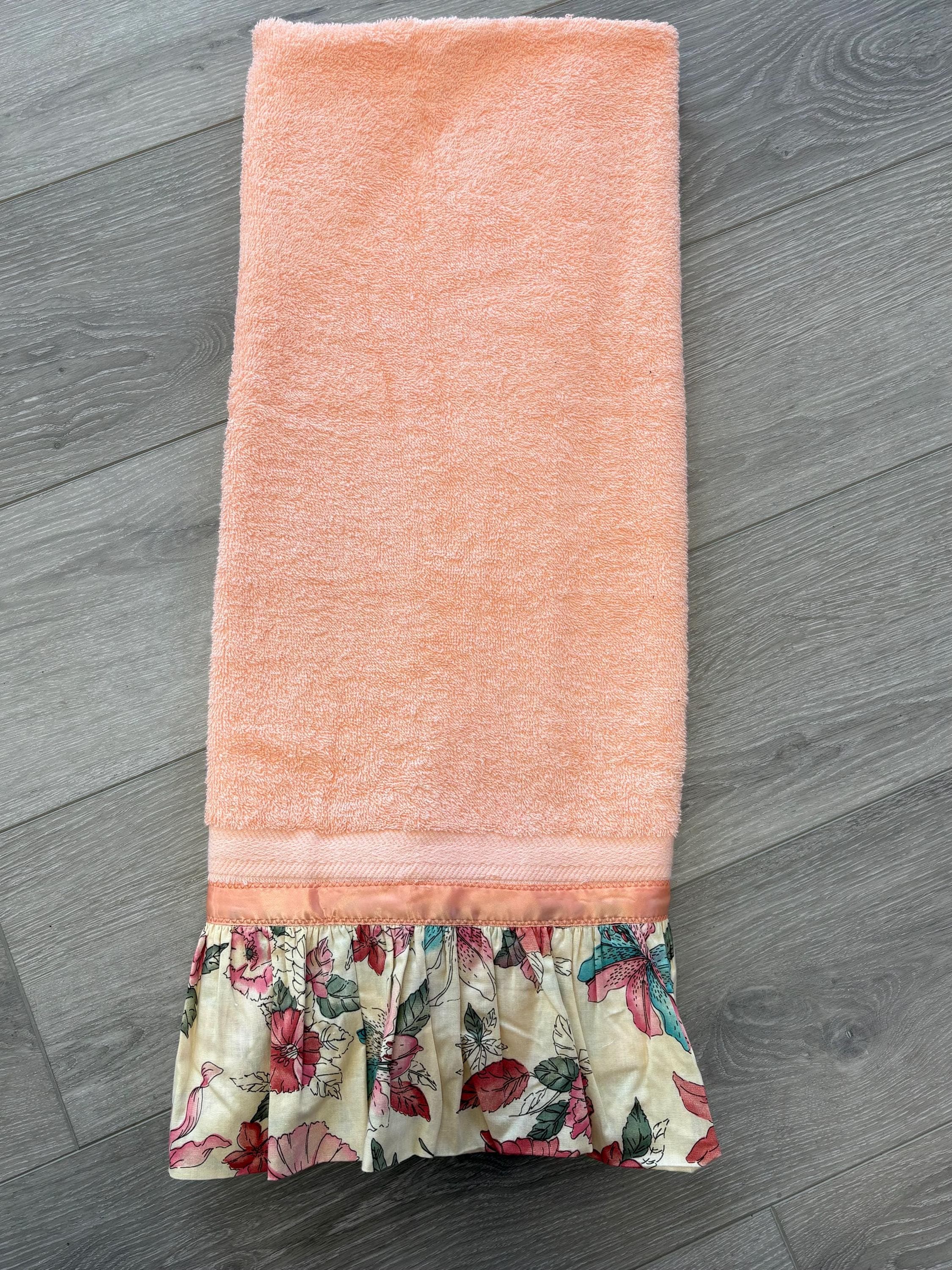 Vintage Cannon Bath Towel- Peach with Ruffle Floral Trim