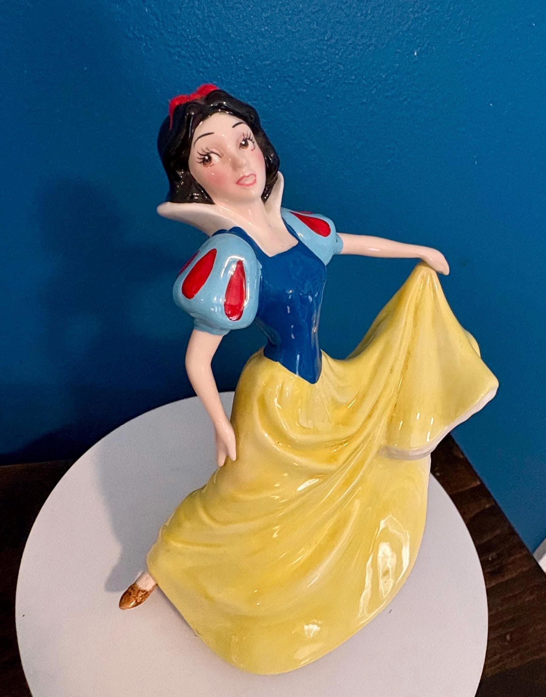 Vintage Schmid Walt Disney Snow White & the Seven Dwarfs Music Box- Dancing and Twirling Yellow Dress- "Someday My Prince Will Come"