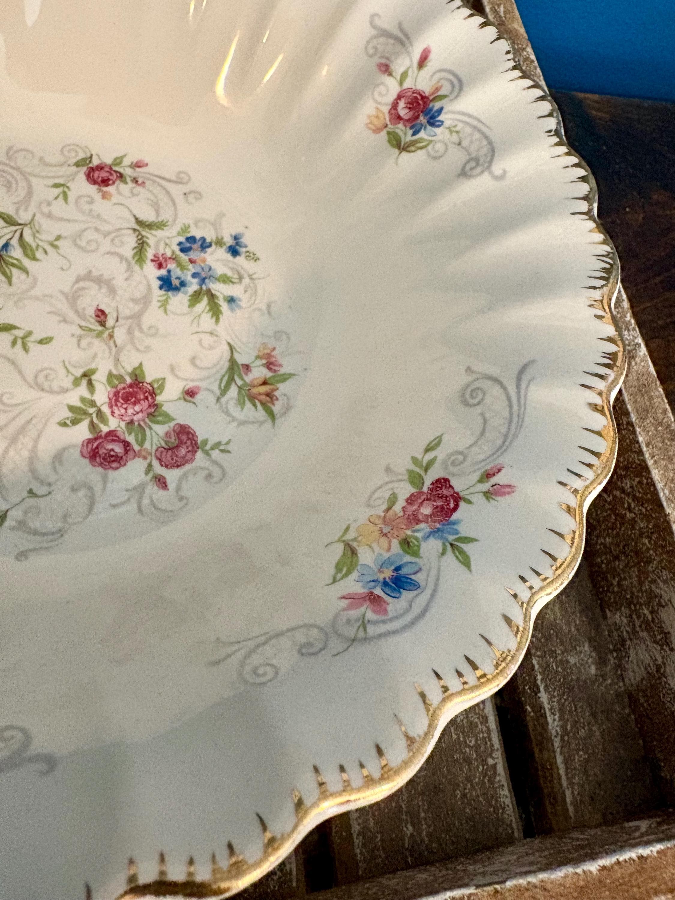 LIMOGES Jennie Lind SCALLOPED 22K Gold Floral Serving Bowl Vegetable Bowl