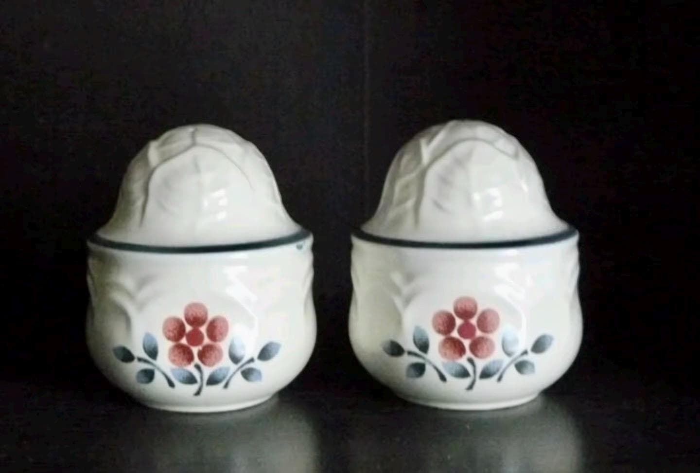 Hearthside Cumberland Brambleberry salt and pepper shaker set- Vintage