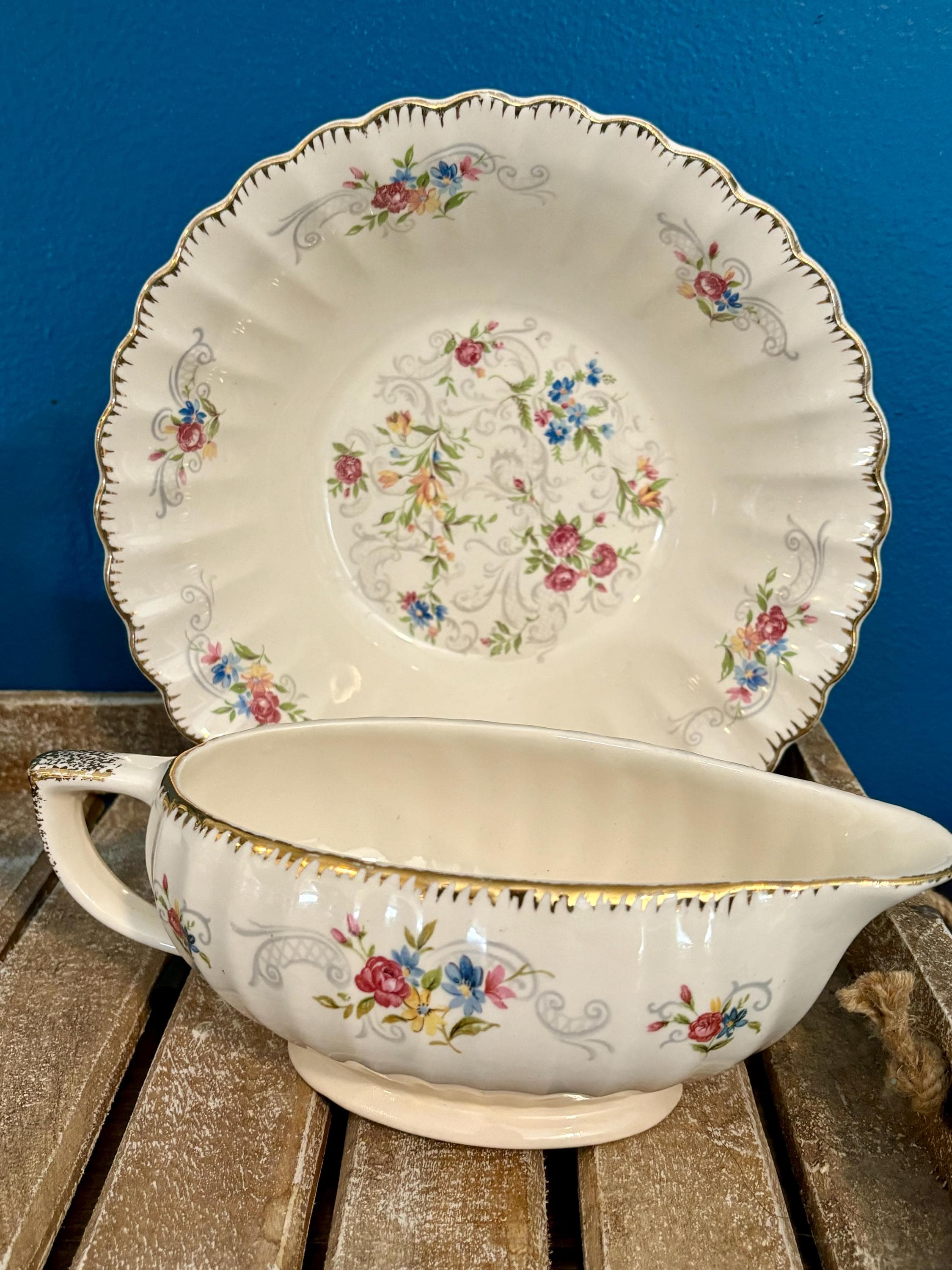 Limoges JENNIE LIND Round Serving Bowl & Gravy Boat Floral 22K Gold Filigree Limoges USA Limoges-American 1950s
