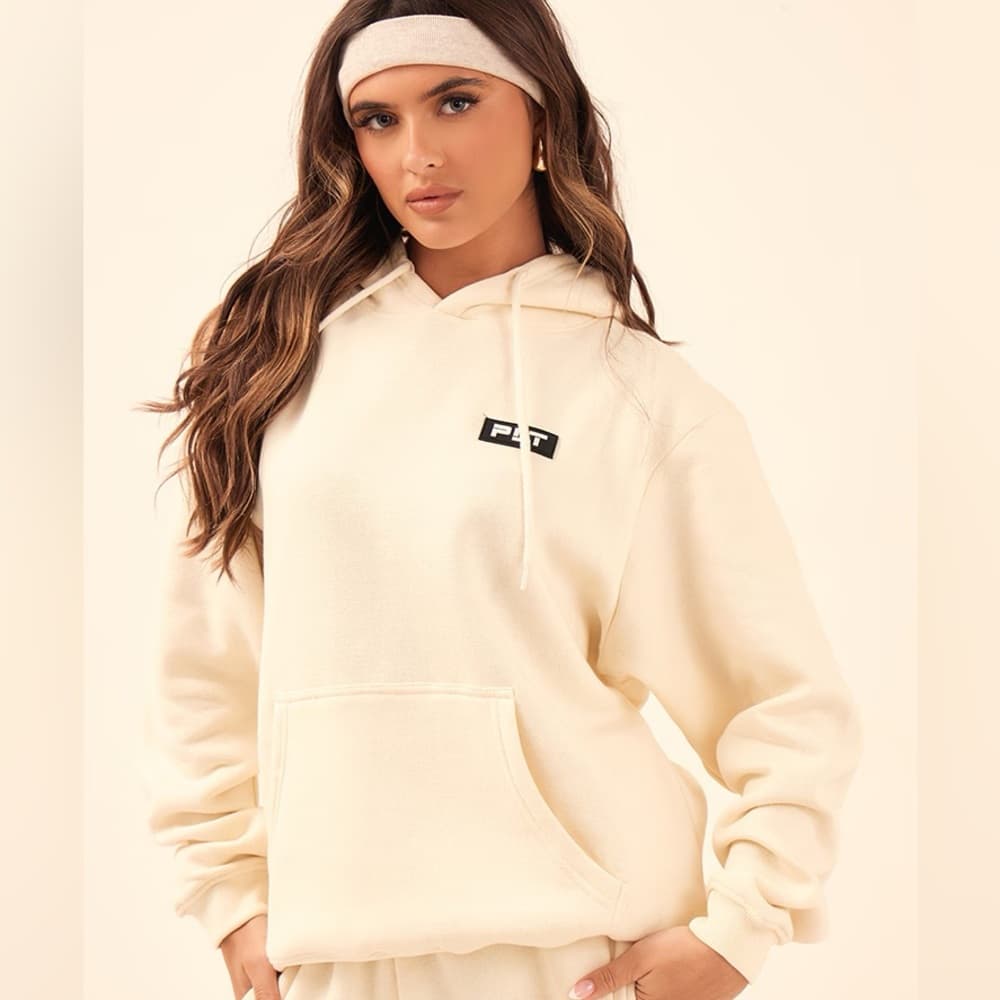 PRETTYLITTLETHING Cream LOGO Badge Detail Oversized Hoodie