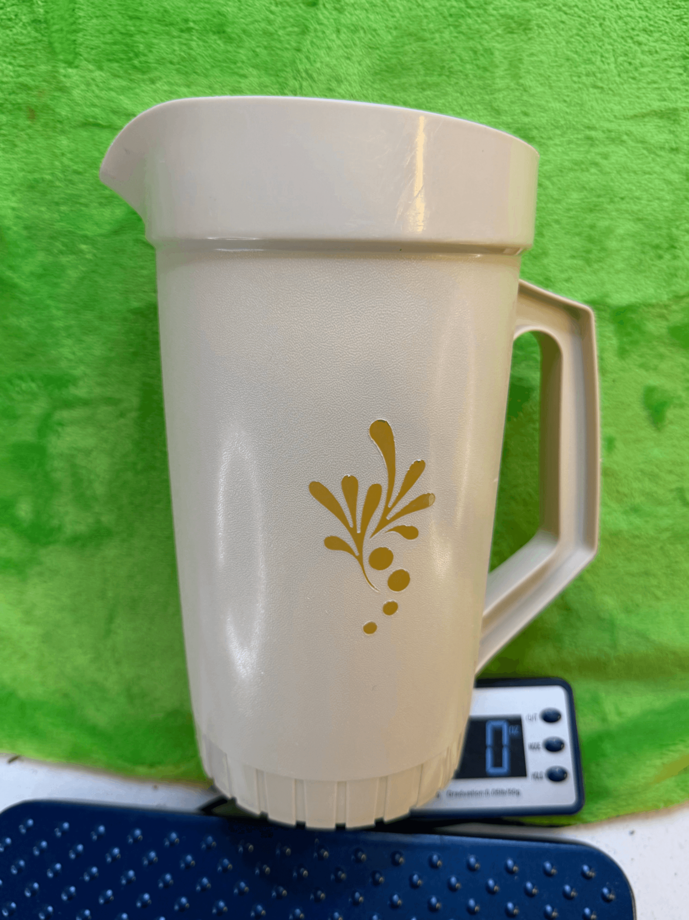 Vtg Tupperware 2Qt Pitcher #800-6 Almond Gold Print w/ Red Lid