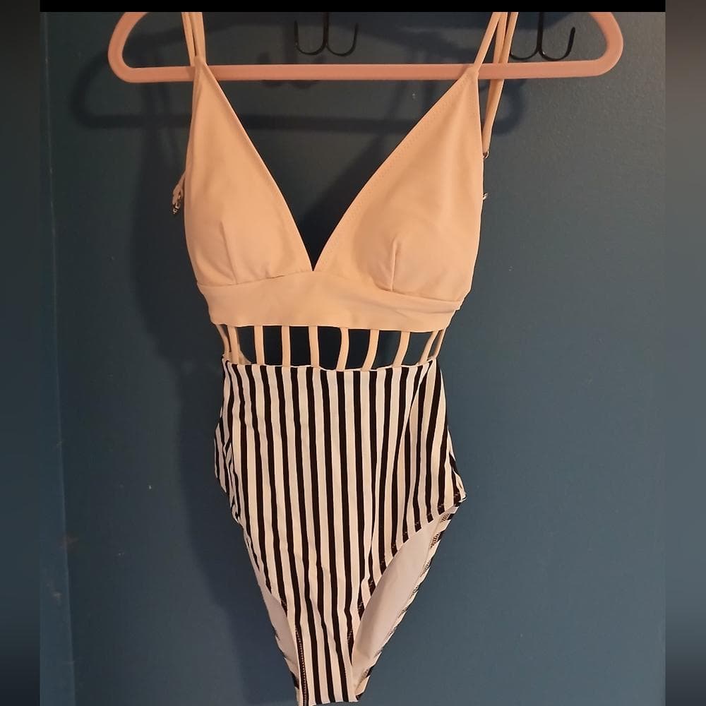 Cupshe NWT Swim Suit Bathing Suit~ One-piece Size S