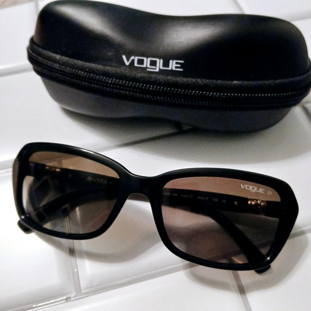 Vogue Sunglasses w/ Case VO 2964-SB