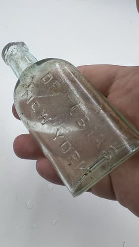 DR. TOBIAS NEW YORK VENETIAN LINIMENT OLD MEDICINE BOTTLE