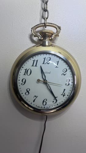 VINTAGE MID CENTURY UNITED MODEL 370 Brass POCKET WATCH WALL CLOCK - Works