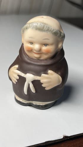 GOEBEL HUMMEL Fryar TUCK MONK PRIEST SALT & PEPPER SHAKER GERMANY 1950's Big Bee