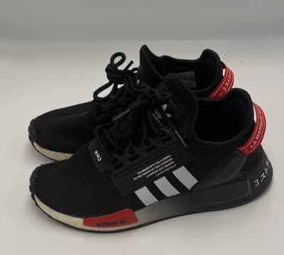 Adidas NMD Sneakere R1.V2 Size 4Y GX1425