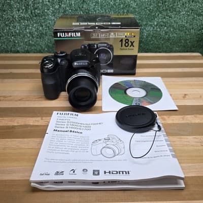 Fujifilm Finepix S2500HD 12MP Digital Camera 18x Optical Zoom Cap Strap