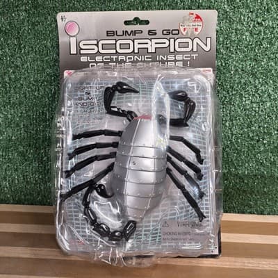Bump & Go Iscorpion Electronic Insect of The Future Light Up NIP New 2001 Rare