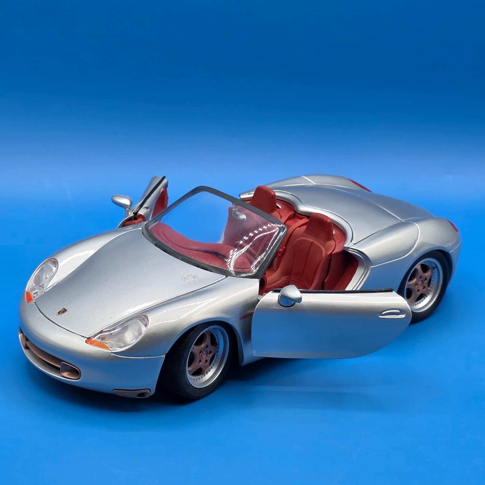 Maisto - Porsche Boxster (Silver/Red) 1:18