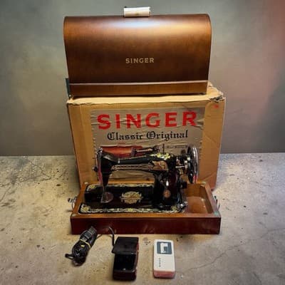 Vintage Singer Sewing Machine RPM-4500 Wood Box Beautiful