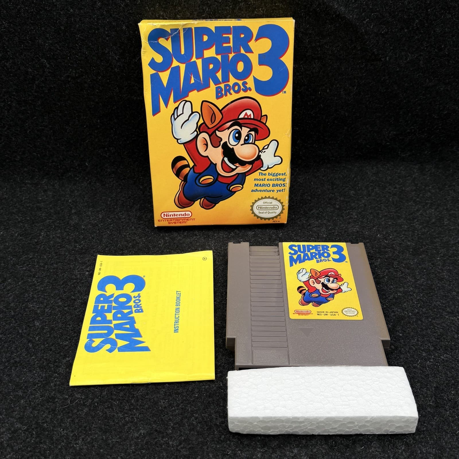Super Mario Bros 3 Nintendo NES Complete CIB - Manual Box Cart
