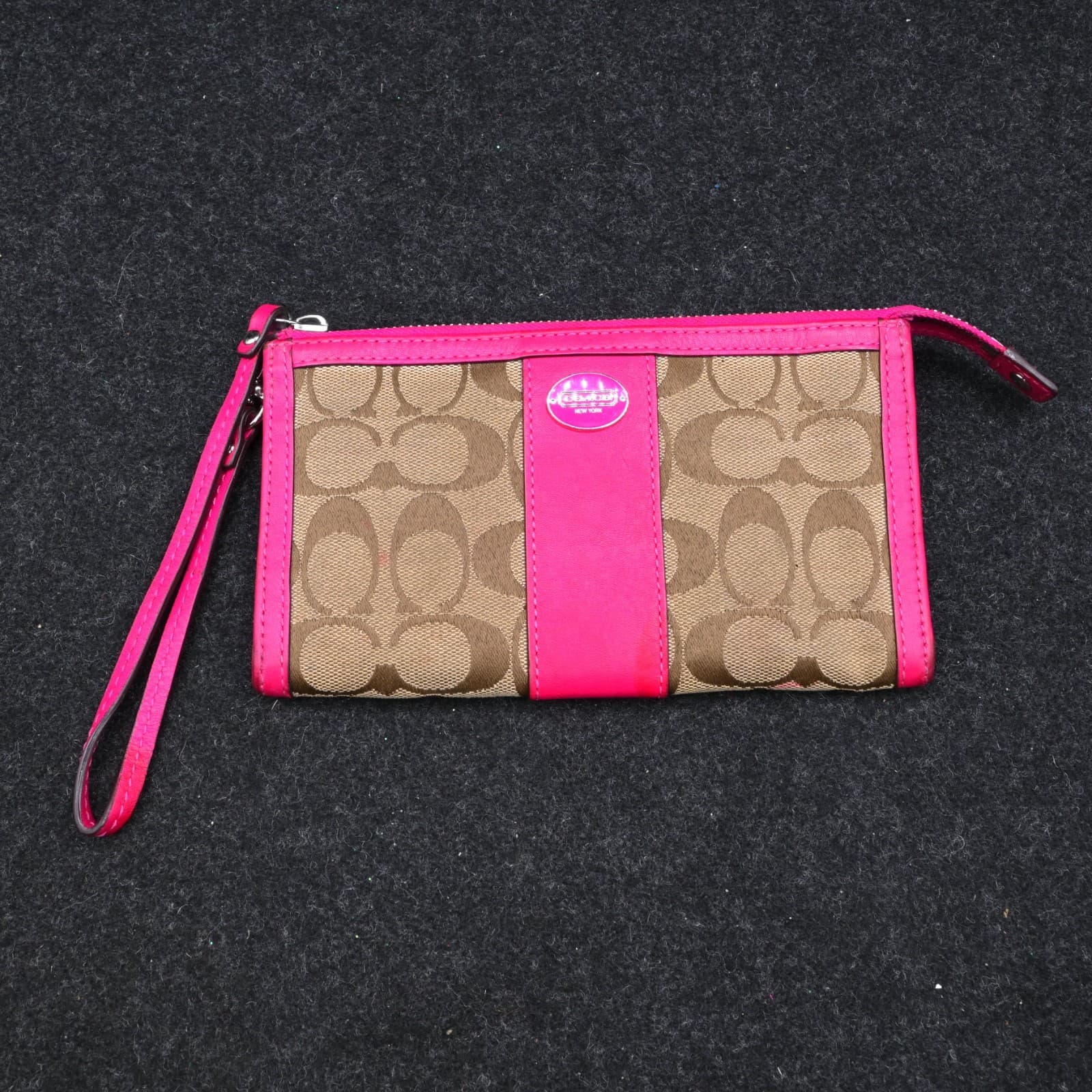 Coach Signature Zippy Wallet 48691B in Khaki Fuchsia
