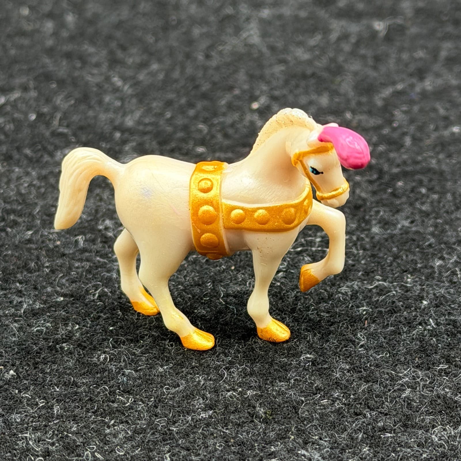 1 Vintage 1995 Polly Pocket Carriage Horses for Cinderella Wedding Palace