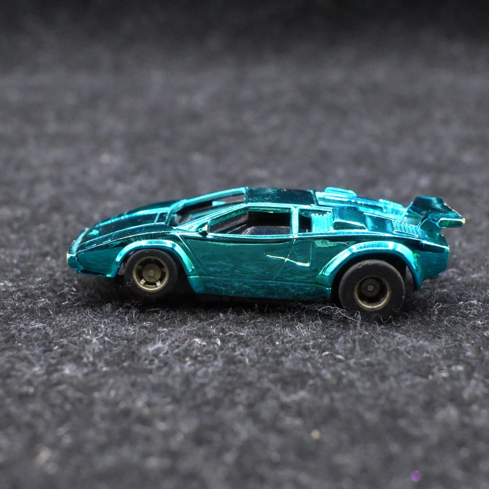 TYCO Cliff Hangers HO Scale Slot Car 6239 LAMBORGHINI COUNTACH Blue/Green Chrome