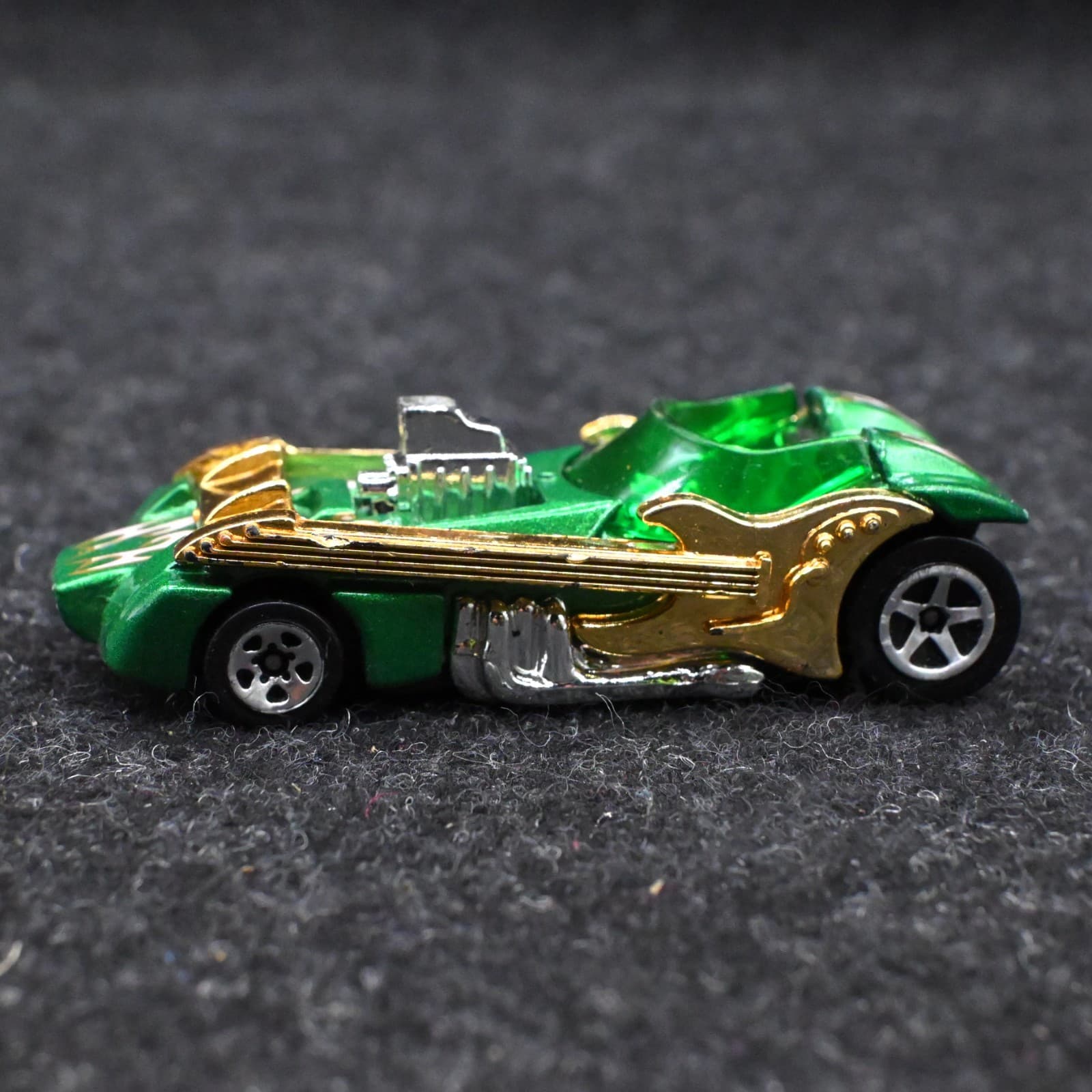 Vintage 1996 HOT WHEELS TWANG THANG Guitar Green
