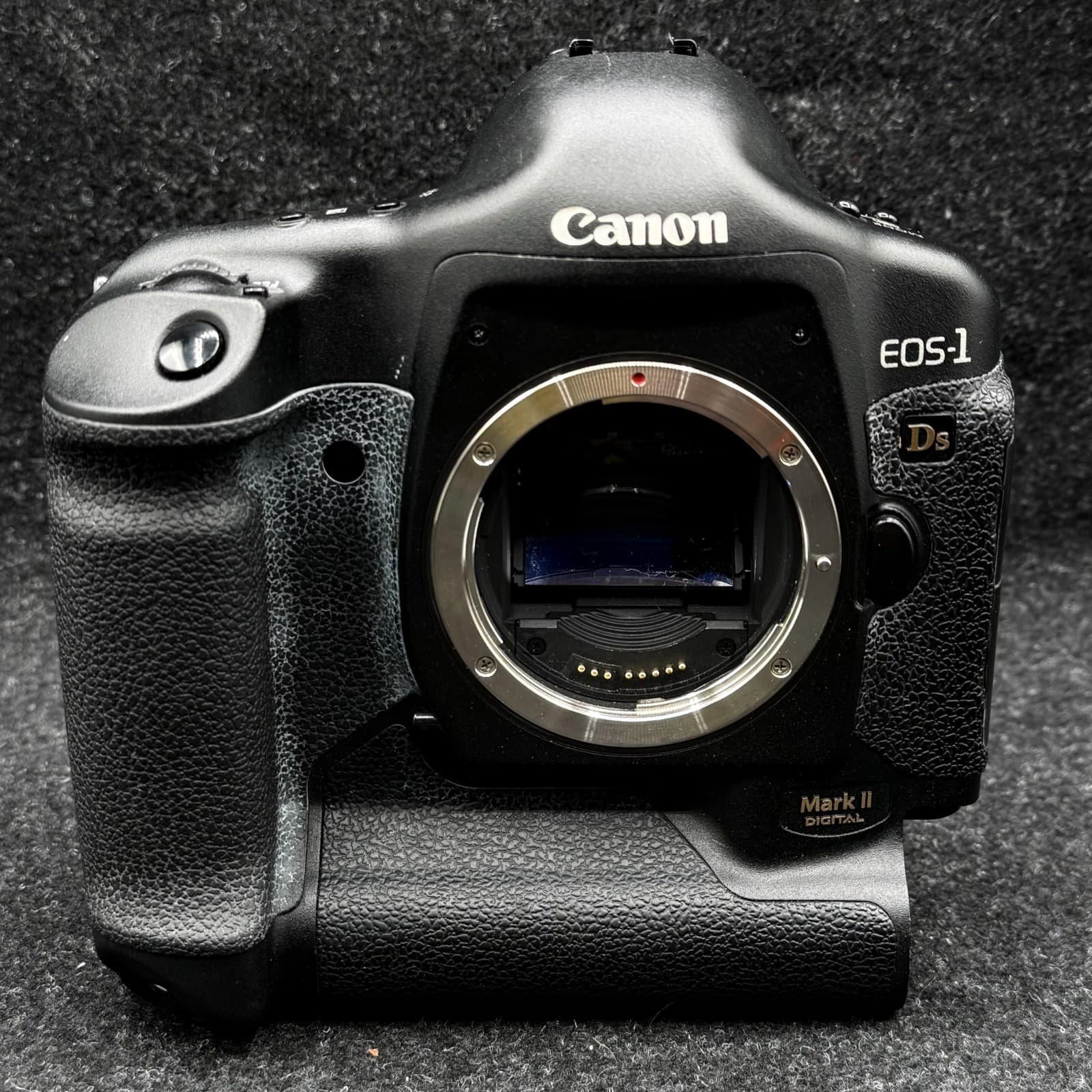 (FOR PARTS/REPAIR) Canon EOS 1D Mark ll Digital SLR Camera Body
