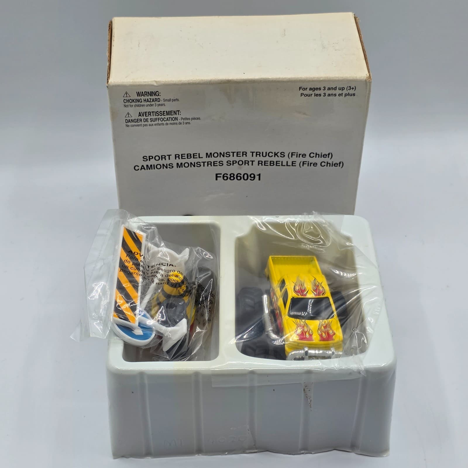 Vintage Monster Trucks Fire Chief Die-Cast Sport Rebel NIB Maisto 2003 F686091