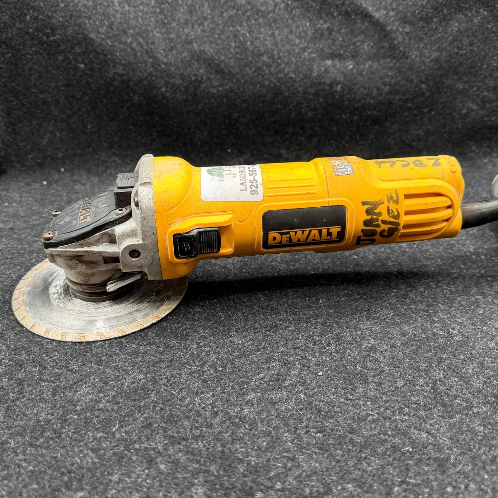 Dewalt DWE4011 4-1/2 in. Small Angle Grinder Used