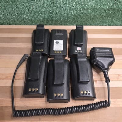 FOR PARTS OR REPAIR 6 Motorola NNTN4497CR Battery & HMN9725D Microphone