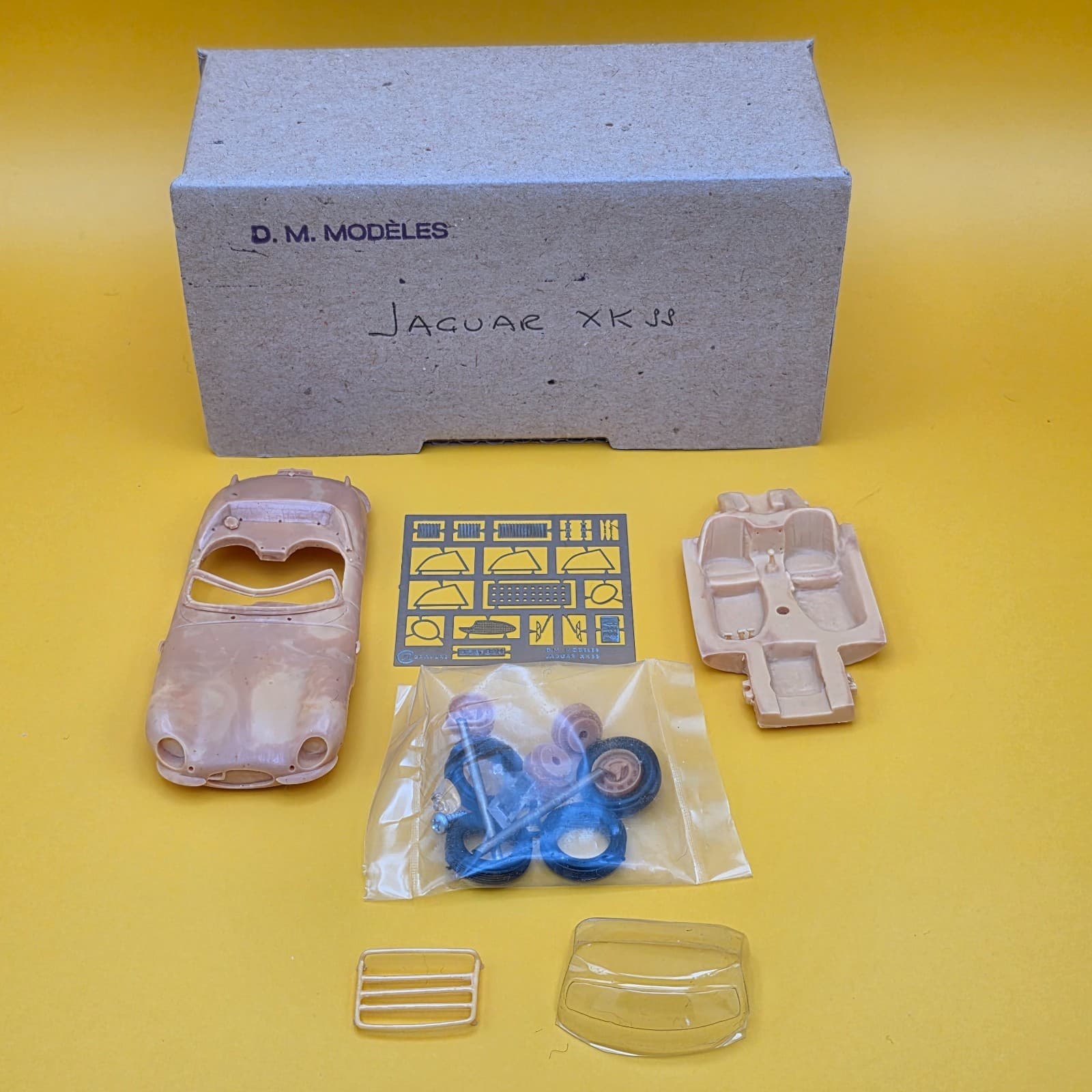 AV198 PROVENCE MOULAGE 1/43 1:43 KIT RESINE MONTE JAGUAR XK SS 1957 REF K759