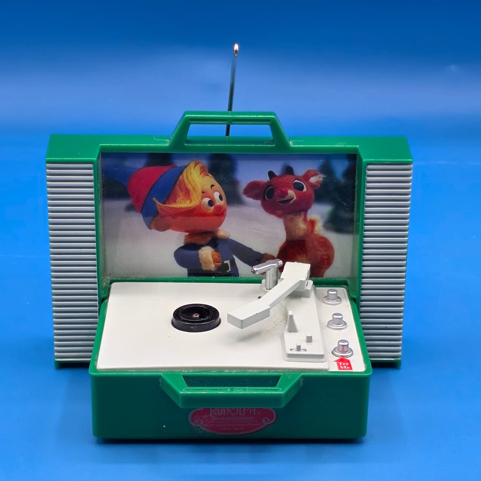 *READ* Record Player Ornament Plays Rudolph The Red Nosed Reindeer