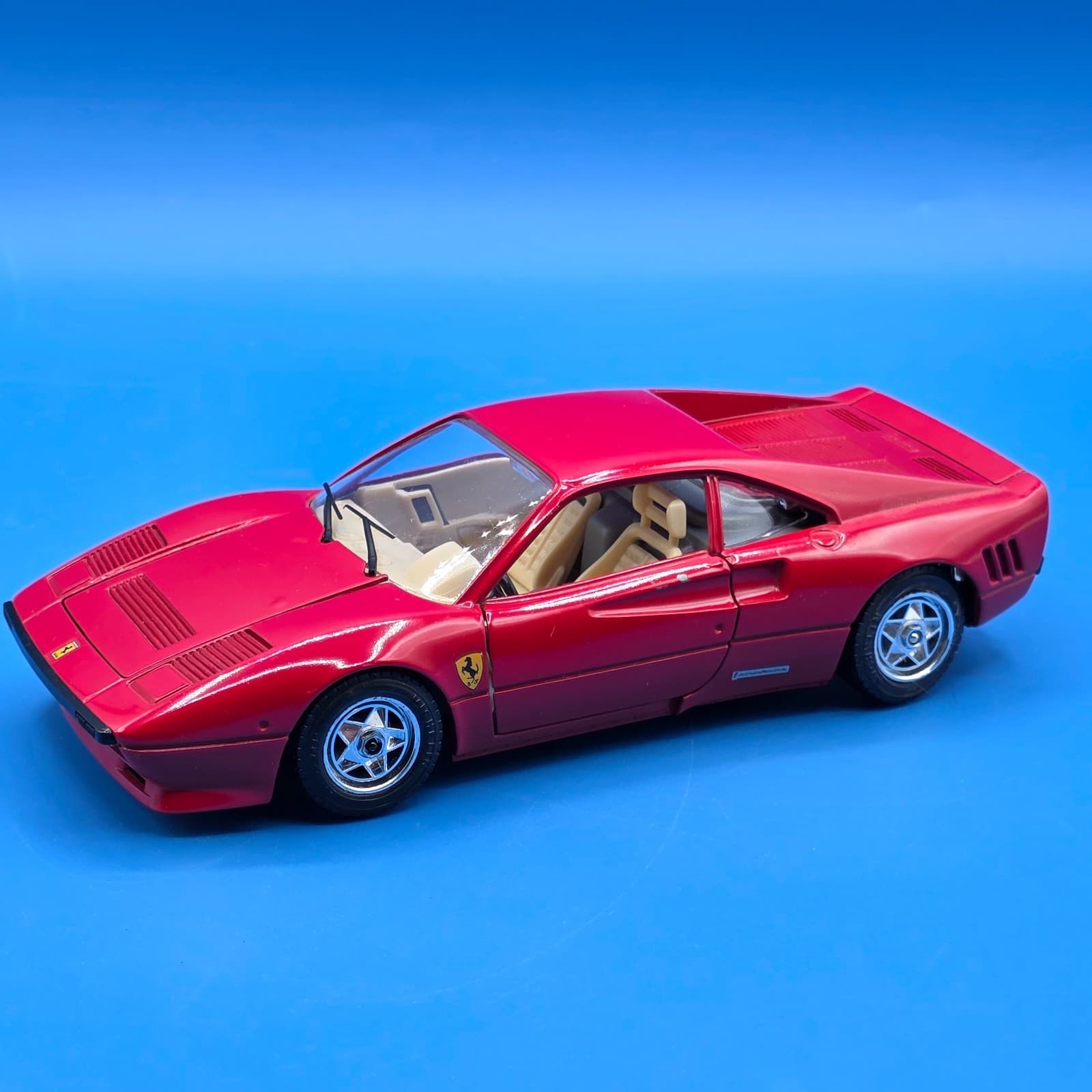 Burago Diecast Red Ferrari GTO 1984 Made in Italy 1:24 BBurago #0172