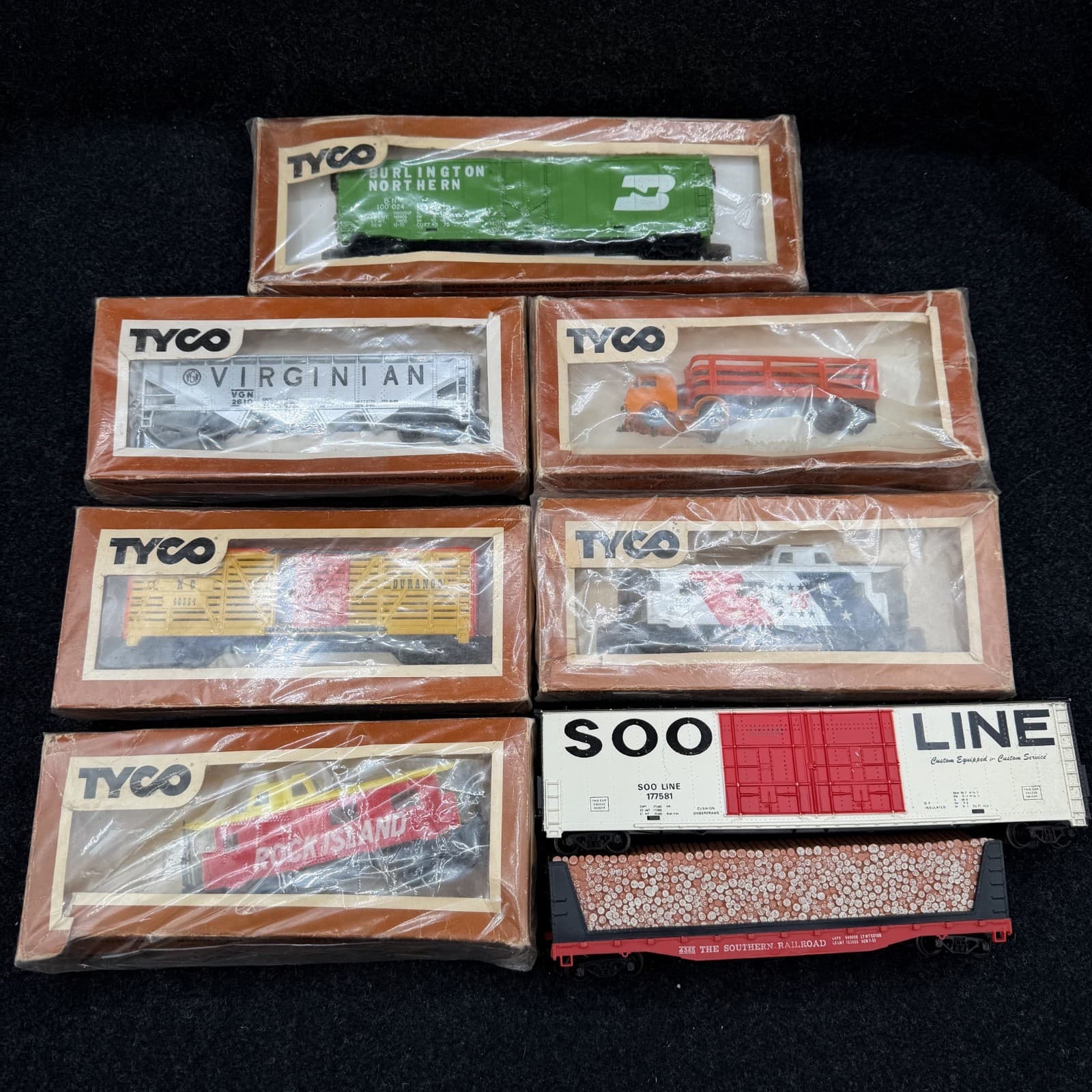 Lot of 8 Vintage Tyco HO Scale Train Cars In Boxes