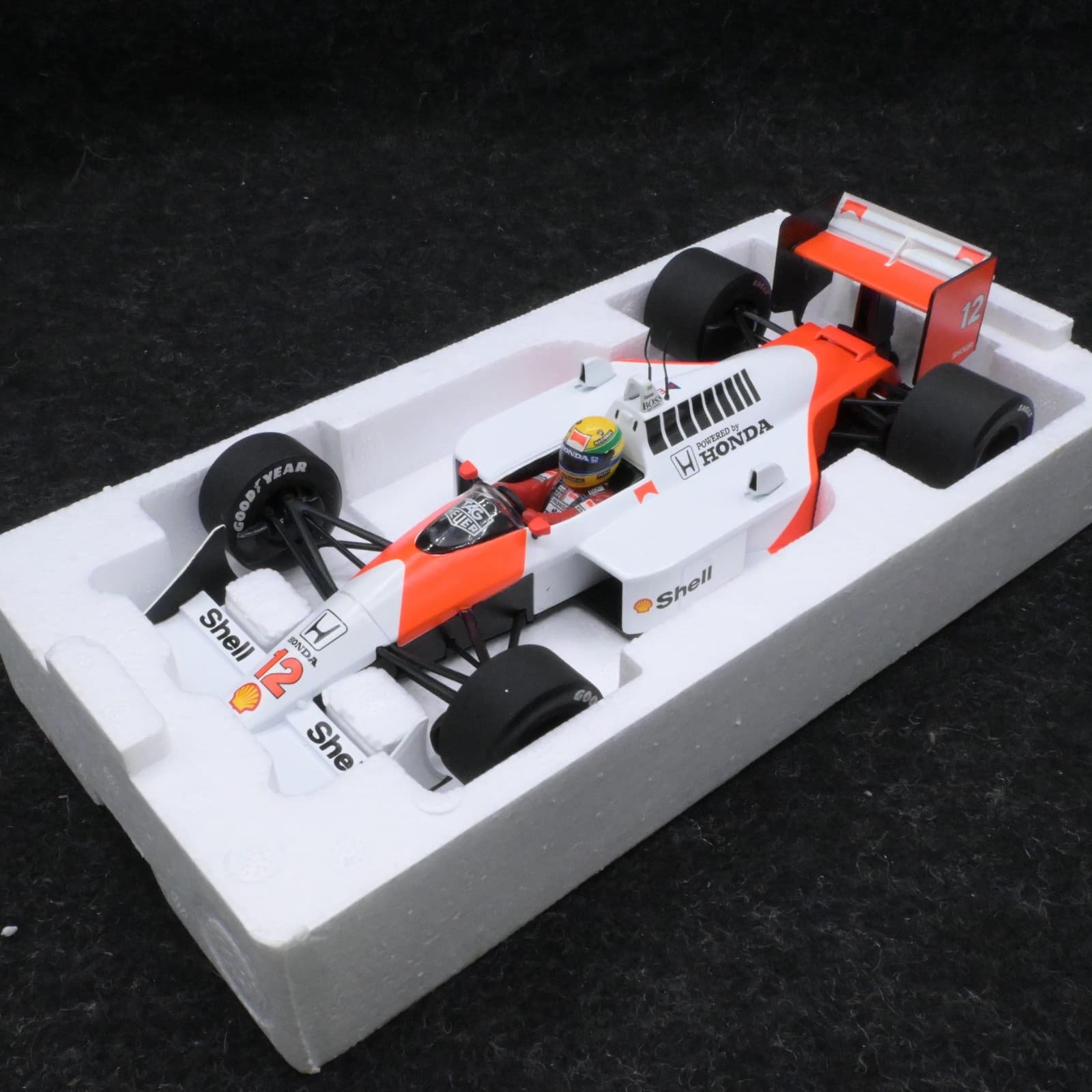 Minichamps Ayrton Senna MP4/4 #12 World Champion 1988 1/18 NIB