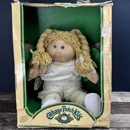 Vintage 1983 Cabbage Patch Kids Girl Doll No certificate 3900