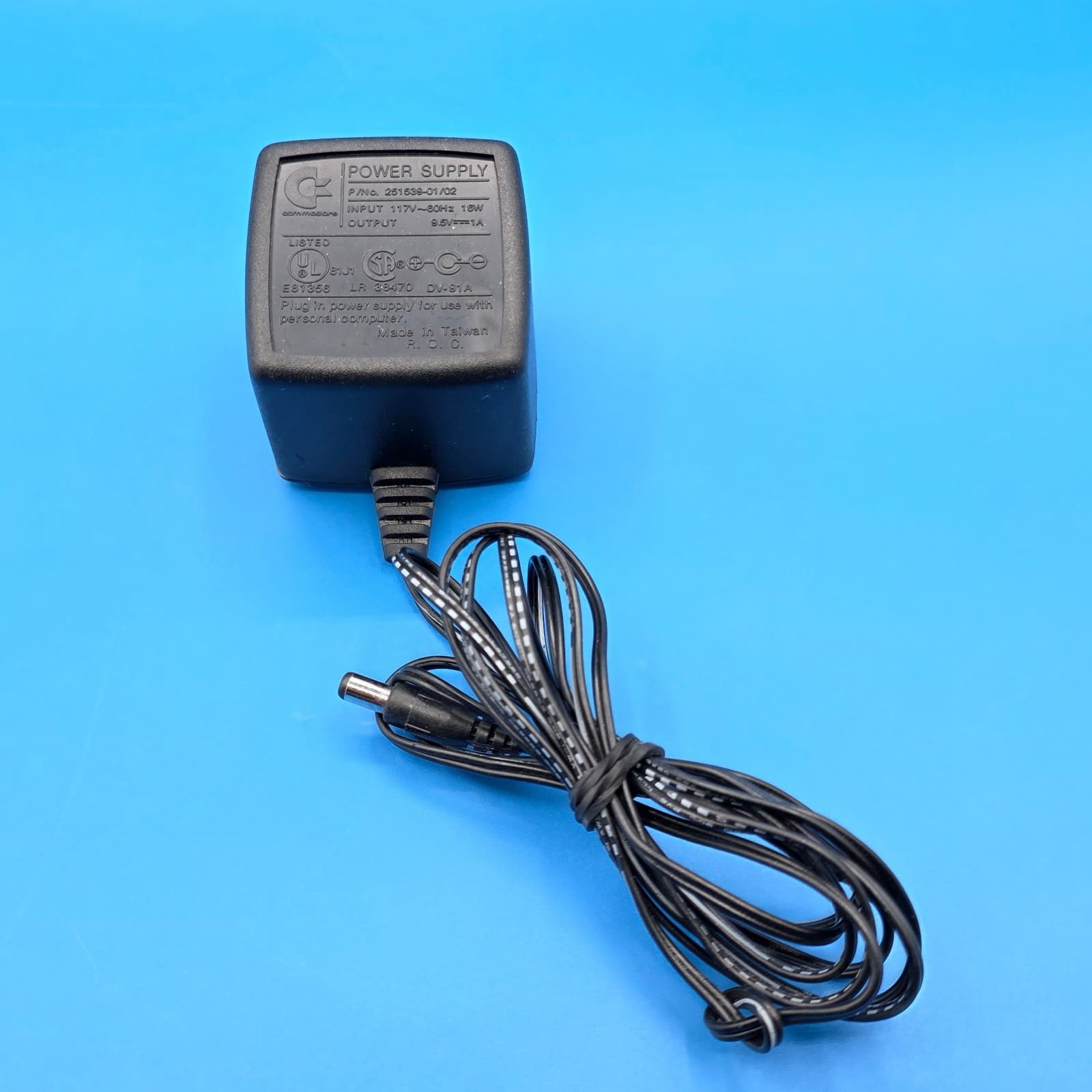 Commodore 251539-01/02 AC Power Supply Output 9.5V 1A 117V / 60HZ Taiwan