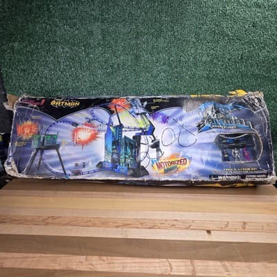 BATMAN 2003 The Rides Of Six Flags BATMAN KNIGHT FLIGHT Battle For Gotham NIB