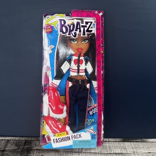 Bratz Fashion Pack Sporty Outfit Clothes Accessories NOS - Sealed