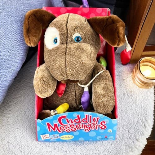 *NO GIFT CARD ENVELOPE* VTG 2003 AGC CUDDLY MESSENGER DOG CHRISTMAS LIGHTS PLUSH
