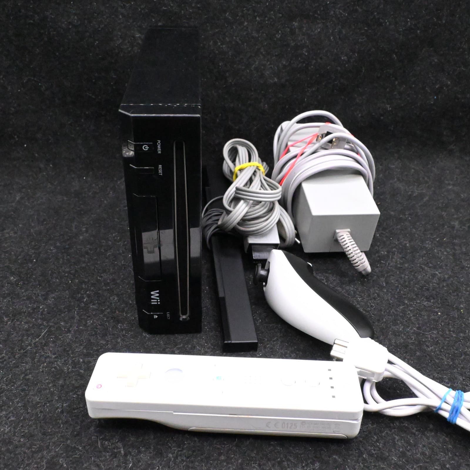 NINTENDO WII BLACK CONSOLE RVL-101 BUNDLE W/ CONTROLLER NUNCHUK SENSOR & CABLES